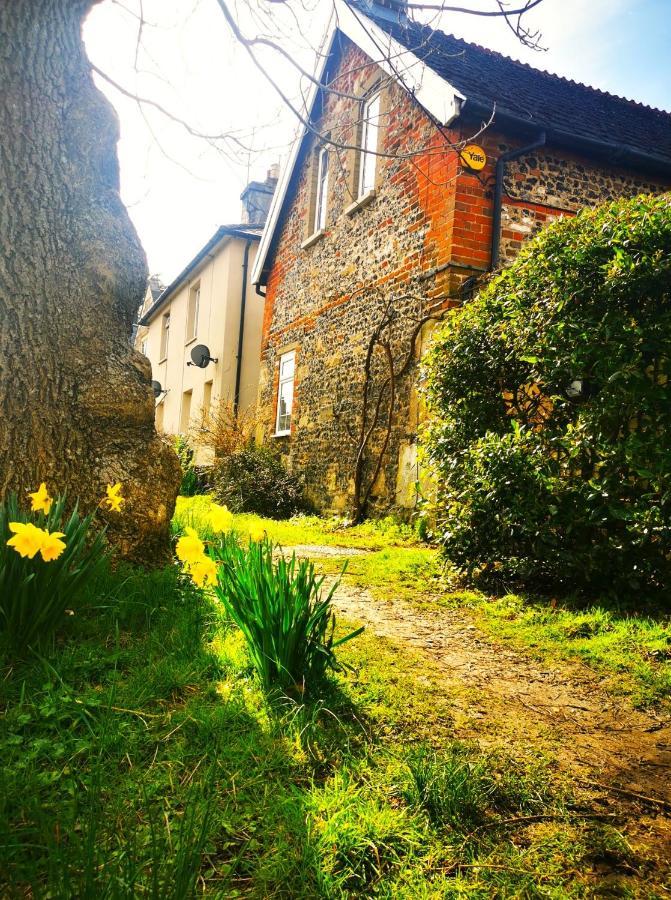 Historic, Traditional & Spacious Wiltshire Cottage Shrewton Eksteriør bilde