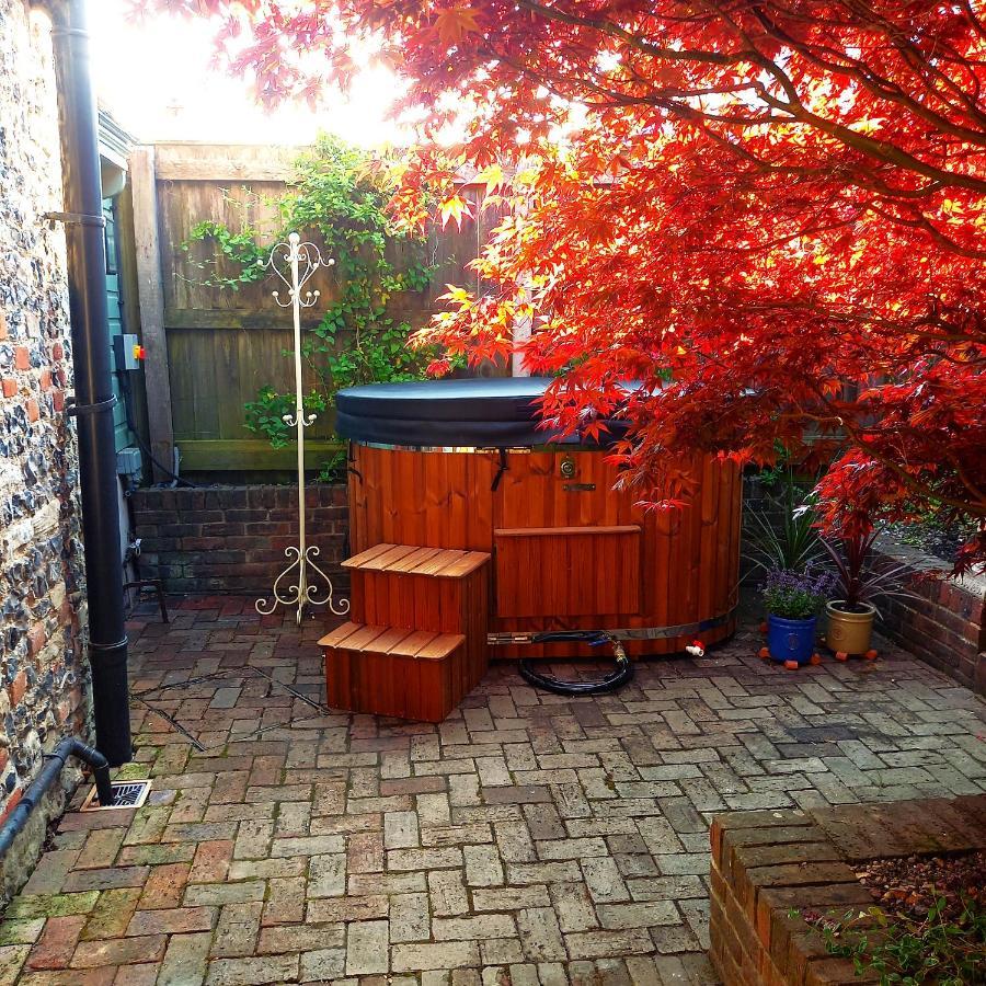 Historic, Traditional & Spacious Wiltshire Cottage Shrewton Eksteriør bilde