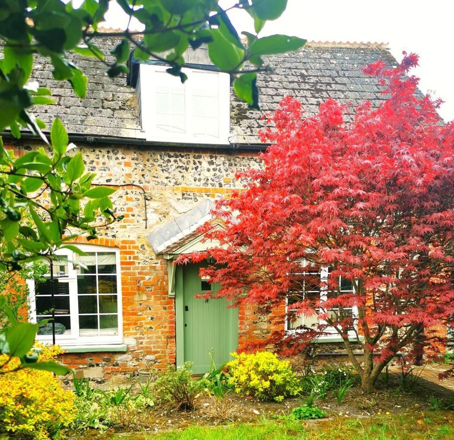 Historic, Traditional & Spacious Wiltshire Cottage Shrewton Eksteriør bilde